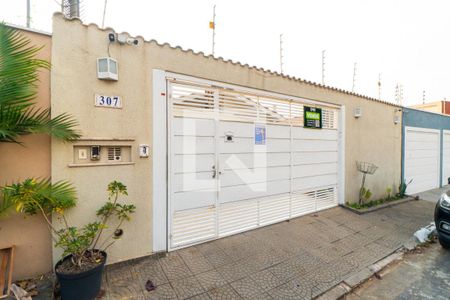 Casa à venda com 304m², 5 quartos e 4 vagasFachada