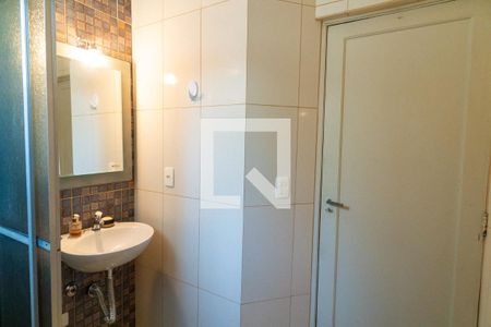 Casa à venda com 304m², 5 quartos e 4 vagasBanheiro da Suite dos Fundos