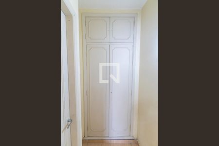 Casa à venda com 304m², 5 quartos e 4 vagasSuite dos Fundos - Armário