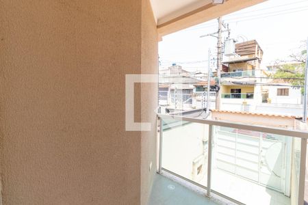 Casa à venda com 102m², 3 quartos e 2 vagas Casa à venda com 102m², 3 quartos e 2 vagasVaranda