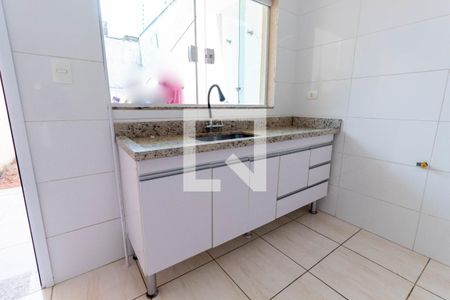 Casa à venda com 102m², 3 quartos e 2 vagas Casa à venda com 102m², 3 quartos e 2 vagasCozinha