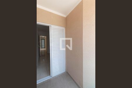 Casa à venda com 102m², 3 quartos e 2 vagas Casa à venda com 102m², 3 quartos e 2 vagasVaranda