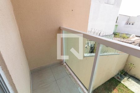 Casa à venda com 102m², 3 quartos e 2 vagas Casa à venda com 102m², 3 quartos e 2 vagasVaranda