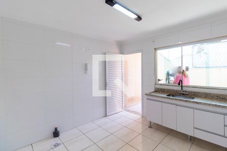 Casa à venda com 102m², 3 quartos e 2 vagas Casa à venda com 102m², 3 quartos e 2 vagasCozinha