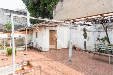 Casa à venda com 178m², 4 quartos e 1 vagaQuintal