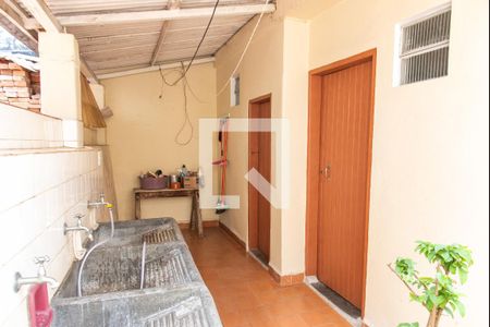 Casa à venda com 178m², 4 quartos e 1 vagaÁrea de serviço