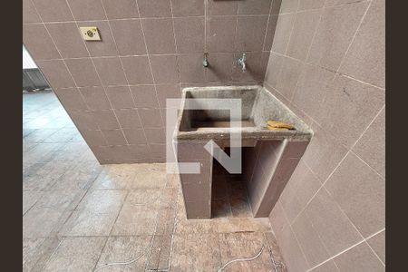 Casa para alugar com 90m², 2 quartos e 2 vagasDetalhe da área de serviço