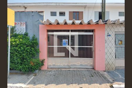 Casa para alugar com 90m², 2 quartos e 2 vagasFachada - Plaquinha instalada