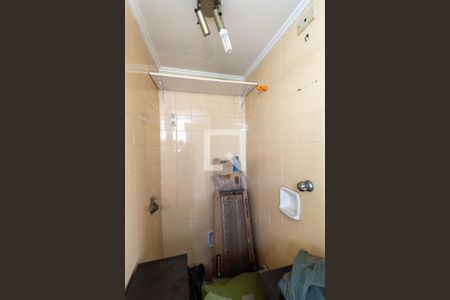 Apartamento à venda com 72m², 2 quartos e 1 vaga Apartamento à venda com 72m², 2 quartos e 1 vagaBanheiro da Área de Serviço