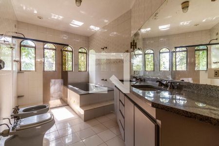 Casa à venda com 900m², 6 quartos e 8 vagasBanheiro da Suíte 4