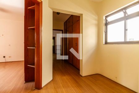 Casa à venda com 900m², 6 quartos e 8 vagasCorredor