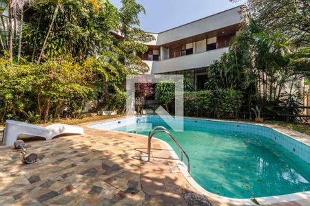 Casa à venda com 900m², 6 quartos e 8 vagasQuintal