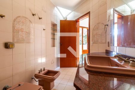 Casa à venda com 900m², 6 quartos e 8 vagasBanheiro da Suíte 3