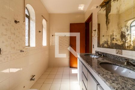 Casa à venda com 900m², 6 quartos e 8 vagasBanheiro Social