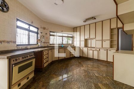 Casa à venda com 900m², 6 quartos e 8 vagasCozinha