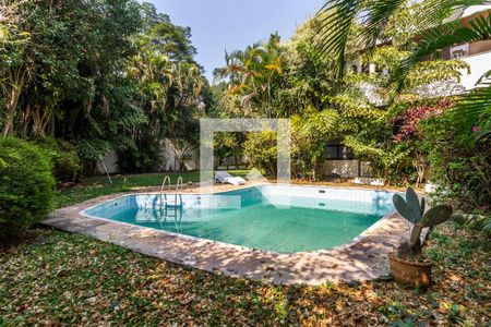 Casa à venda com 900m², 6 quartos e 8 vagasQuintal