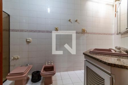 Casa à venda com 900m², 6 quartos e 8 vagasBanheiro da Suíte 1