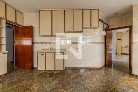 Casa à venda com 900m², 6 quartos e 8 vagasCozinha