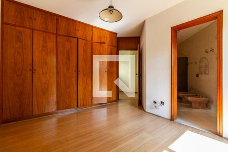 Casa à venda com 900m², 6 quartos e 8 vagasSuíte 3