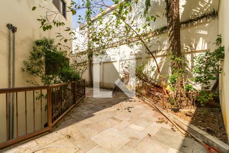 Casa à venda com 900m², 6 quartos e 8 vagasQuintal