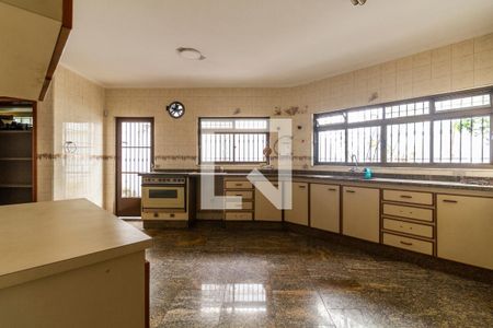 Casa à venda com 900m², 6 quartos e 8 vagasCozinha