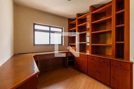 Casa à venda com 900m², 6 quartos e 8 vagasEscritório