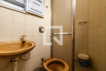 Casa à venda com 900m², 6 quartos e 8 vagasBanheiro de Serviço