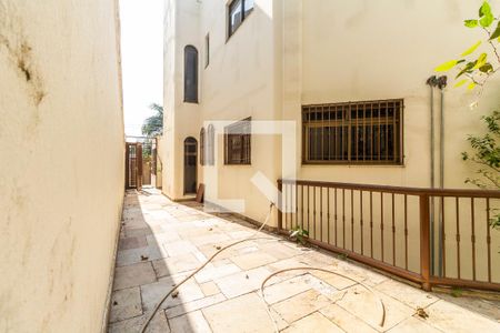 Casa à venda com 900m², 6 quartos e 8 vagasQuintal