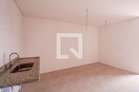Sala/Cozinha de apartamento à venda com 2 quartos, 40m² em Vila Bertioga, São Paulo