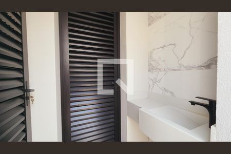 Casa de condomínio à venda com 211m², 3 quartos e 2 vagasLavabo