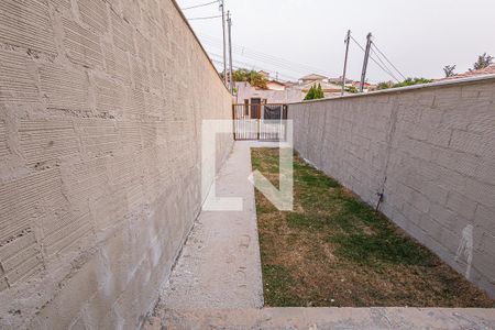 Casa à venda com 70m², 2 quartos e 1 vagaQuintal / entrada