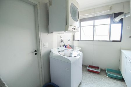 Apartamento à venda com 220m², 4 quartos e 4 vagas Apartamento à venda com 220m², 4 quartos e 4 vagasLavanderia