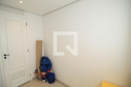 Apartamento à venda com 220m², 4 quartos e 4 vagas Apartamento à venda com 220m², 4 quartos e 4 vagasEscritório