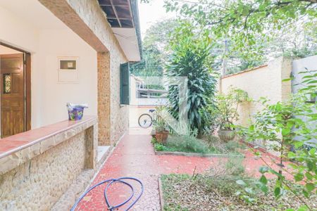 Casa à venda com 340m², 3 quartos e 5 vagas Casa à venda com 340m², 3 quartos e 5 vagasQuintal