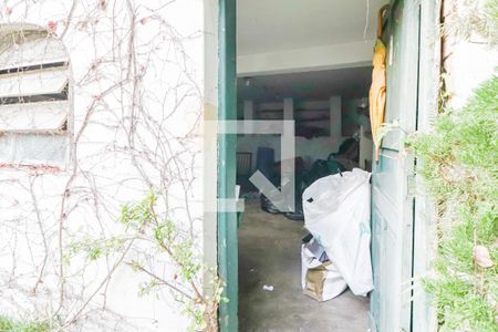 Casa à venda com 340m², 3 quartos e 5 vagas Casa à venda com 340m², 3 quartos e 5 vagasPorão