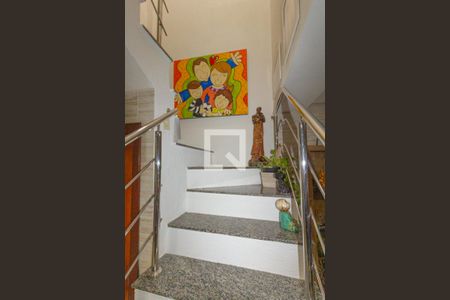 Casa de condomínio para alugar com 105m², 3 quartos e 1 vaga Casa de condomínio para alugar com 105m², 3 quartos e 1 vagaEscada