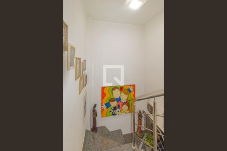 Casa de condomínio para alugar com 105m², 3 quartos e 1 vaga Casa de condomínio para alugar com 105m², 3 quartos e 1 vagaEscada