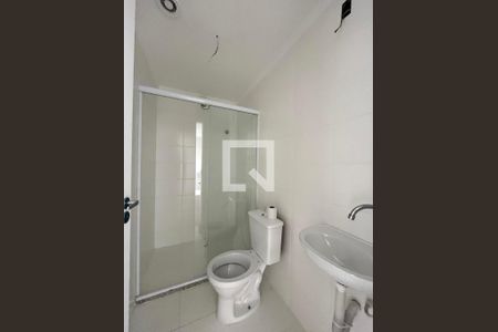 Banheiro  de apartamento para alugar com 2 quartos, 34m² em Jardim Itacolomi, São Paulo