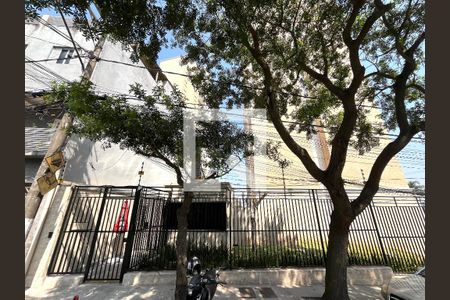 Fachada de apartamento para alugar com 2 quartos, 34m² em Jardim Itacolomi, São Paulo