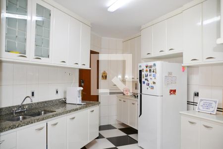 Apartamento para alugar com 237m², 3 quartos e 3 vagas Apartamento para alugar com 237m², 3 quartos e 3 vagasCozinha