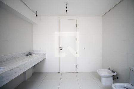 Apartamento à venda com 315m², 3 quartos e 3 vagas Apartamento à venda com 315m², 3 quartos e 3 vagasBanheiro da Suíte 1