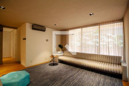 Apartamento à venda com 315m², 3 quartos e 3 vagas Apartamento à venda com 315m², 3 quartos e 3 vagasÁrea Comum - Espaço Multiuso