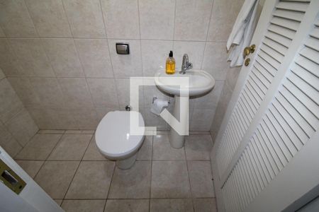 Casa para alugar com 130m², 3 quartos e 1 vagaÁrea de Serviço - Banheiro