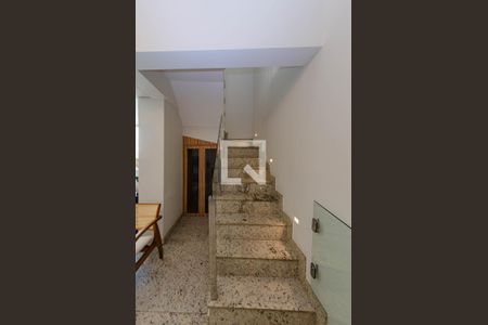 Apartamento à venda com 234m², 4 quartos e 3 vagasEscada