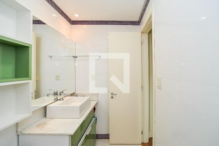 Casa à venda com 190m², 3 quartos e 3 vagas Casa à venda com 190m², 3 quartos e 3 vagasBanheiro Social