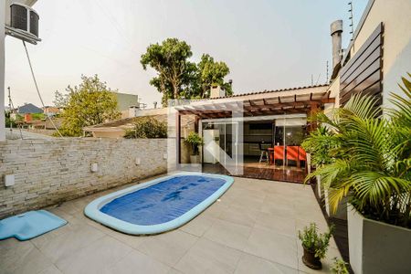 Casa à venda com 190m², 3 quartos e 3 vagas Casa à venda com 190m², 3 quartos e 3 vagasPiscina