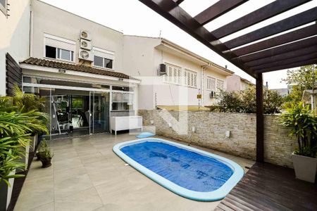 Casa à venda com 190m², 3 quartos e 3 vagas Casa à venda com 190m², 3 quartos e 3 vagasPiscina