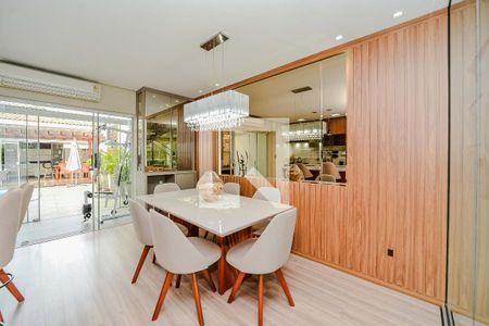 Casa à venda com 190m², 3 quartos e 3 vagas Casa à venda com 190m², 3 quartos e 3 vagasCozinha