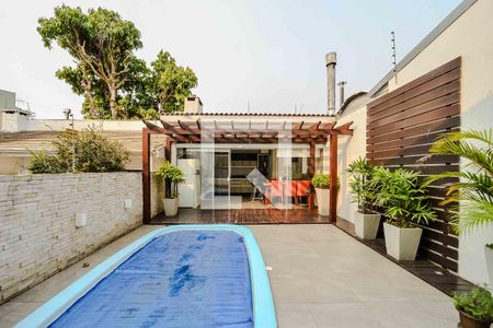 Casa à venda com 190m², 3 quartos e 3 vagas Casa à venda com 190m², 3 quartos e 3 vagasPiscina/Pátio