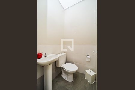 Casa à venda com 190m², 3 quartos e 3 vagas Casa à venda com 190m², 3 quartos e 3 vagasBanheiro de serviço